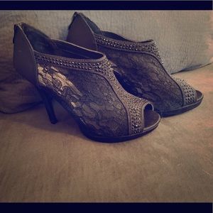 Lace shoes